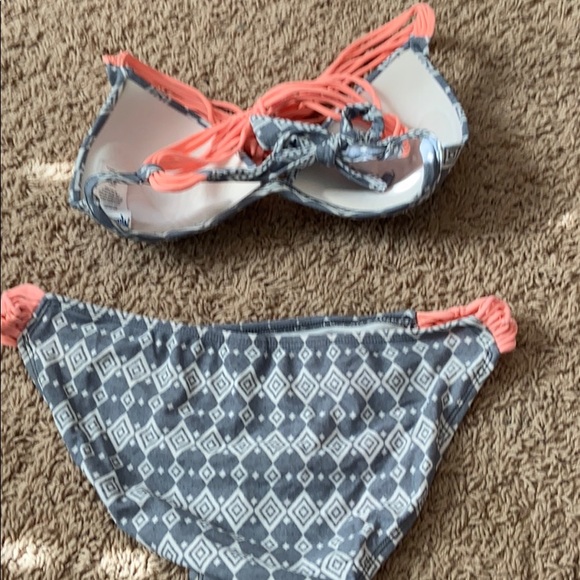 Bikini! - Picture 2 of 4